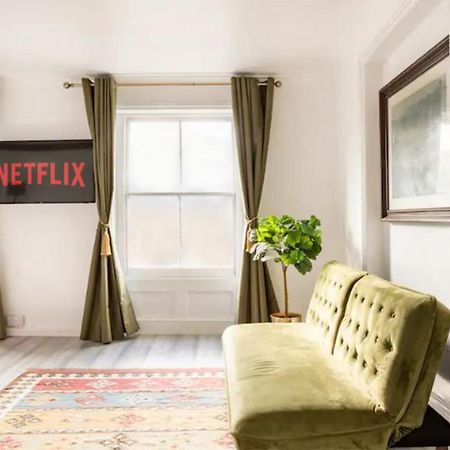 Victorian Style Apartment W/ Four-Poster Bed In Camden Town Лондон Экстерьер фото